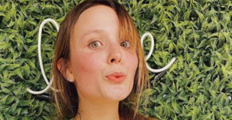 Larissa Manoela posa de top após a academia e axilas geram debate entre os fãs: “Como pode?”