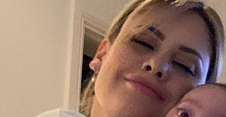 Mayana Moura mostra reação inusitada do recém-nascido ao ouvir canção de Xuxa