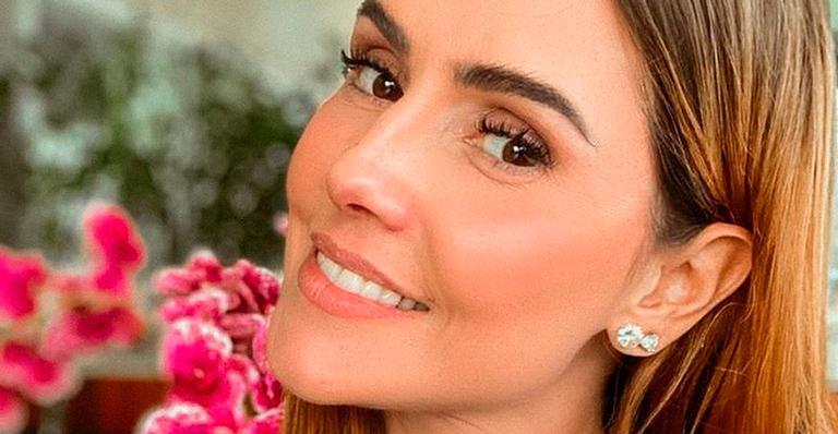 Aos 40 anos, Deborah Secco aposta em biquíni sem alça e dá close no decote: “Mulher dos sonhos”