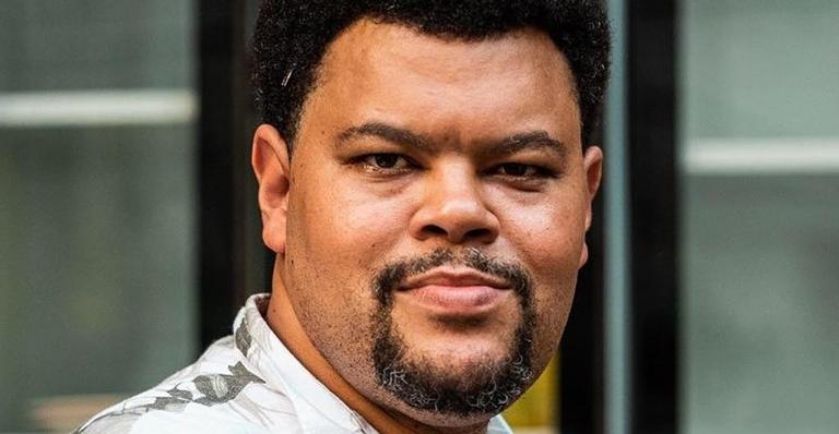 Babu Santana revela luta para emagrecer e se livrar de barriga: “Sai de mim, 20kg”