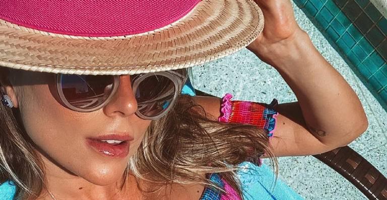 De biquíni, Flávia Viana ostenta beleza e exibe barrigão de grávida: ”Maravilhosa”
