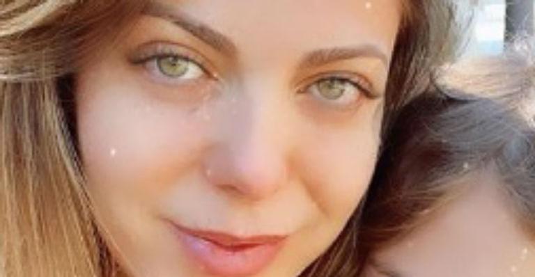Sheila Mello posa com a filha em clique raro e semelhança impressiona: “Mais iguais está para nascer”