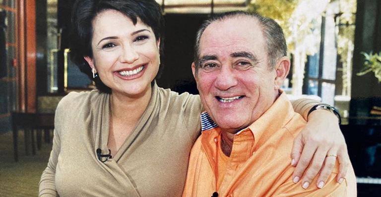 Em clique antigo, Sandra Annenberg aparece com barrigão de grávida ao lado de Renato Aragão