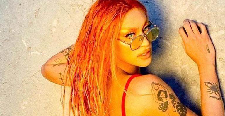 Pabllo Vittar faz calcinha sumir em bumbum gigante e eleva a temperatura da web: “Que bunda é essa?”