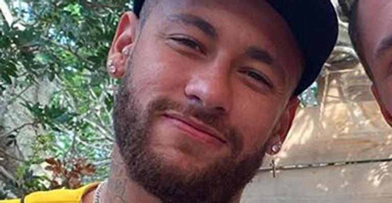 Neymar Jr. posa com ator de ‘Elite’ e causa comoção nas redes: “Um prazer”