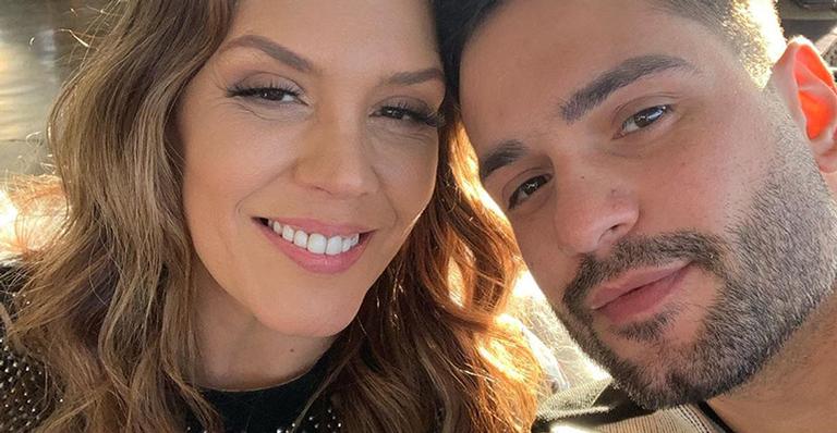 Simony dá beijão apaixonado em namorado e se declara: “Meu mundo”