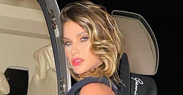 Tá podendo! Esposa de Gusttavo Lima pega jatinho com look sexy de R$ 66 mil