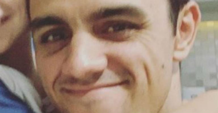 Felipe Simas divide clique especial com o primogênito e faz homenagem comovente: “Tinha 21 quando ele nasceu”