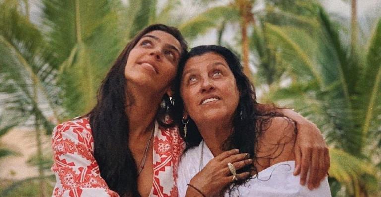 Regina Casé compartilha troca de carinho da filha com o marido e se derrete