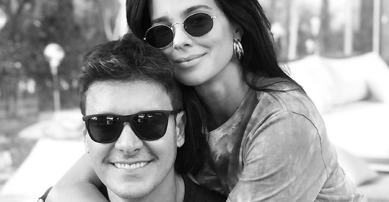Rodrigo Faro e a esposa chocam fãs ao ostentarem boa forma em clique na praia
