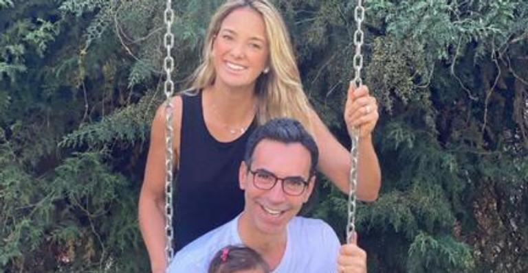 Grandona e estilosa, filha de Tici Pinheiro e César Tralli rouba a cena em foto em família