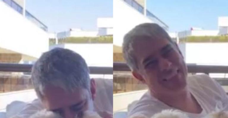 William Bonner surge em momento de puro chamego com os cachorrinhos e derrete web