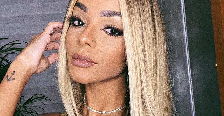Brunna Gonçalves posa com cachos naturais e encanta a web: “Conhecendo meu cabelinho”