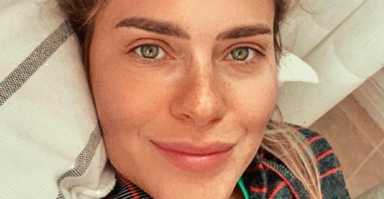 Aos 41 anos, Carolina Dieckmann esbanja beleza em clique encantador: ”Deusa”