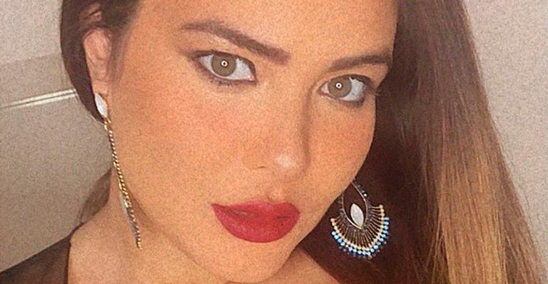 Geisy Arruda aposta em lingerie super decotada e seguidora compara seios: “Formato de manga”