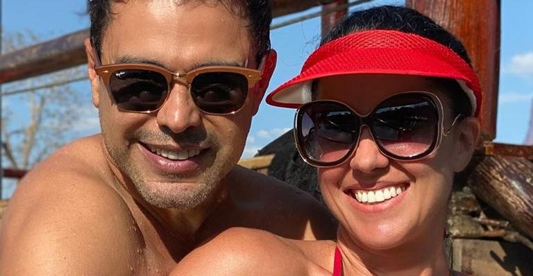 De biquíni, Graciele Lacerda posa com Zezé Di Camargo que usa sunguinha ousada: “Casal lindo”