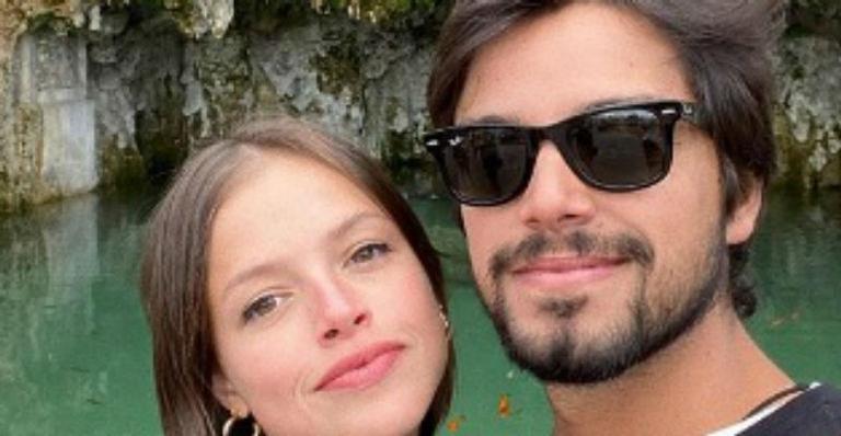 Agatha Moreira e Rodrigo Simas estão com COVID-19