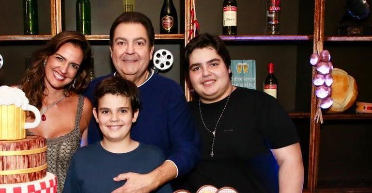 Após cirurgia bariátrica, filho de Faustão surge bem mais magro e choca web: “Está fininho”