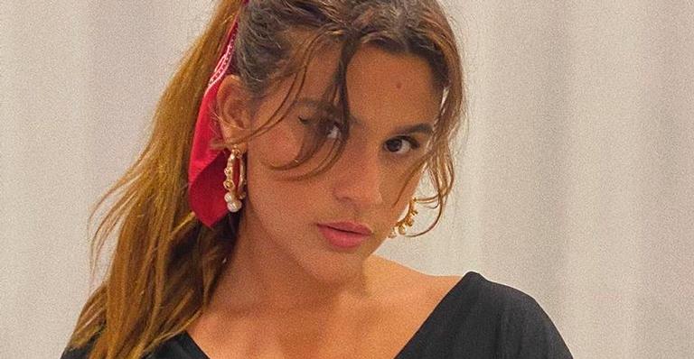 Filha de Flávia Alessandra, Giulia Costa ostenta pernões em shortinho e agrada: “Muito perfeita”