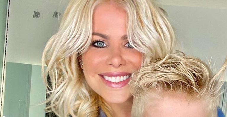 Karina Bacchi explode o fofurômetro ao posar agarradinha com Enrico: “Muito amor”