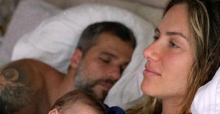 Bruno Gagliasso dorme enquanto Giovanna Ewbank vigia o filho: “Descanso dos guerreiros”