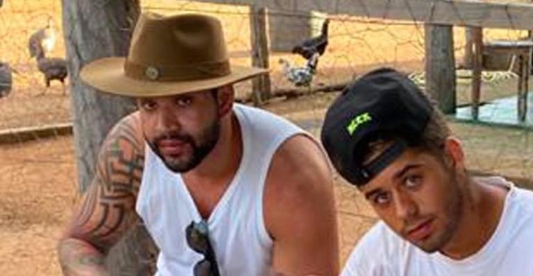 Zé Felipe celebra aniversário de Gusttavo Lima com clique inusitado: ”Tiro certo”
