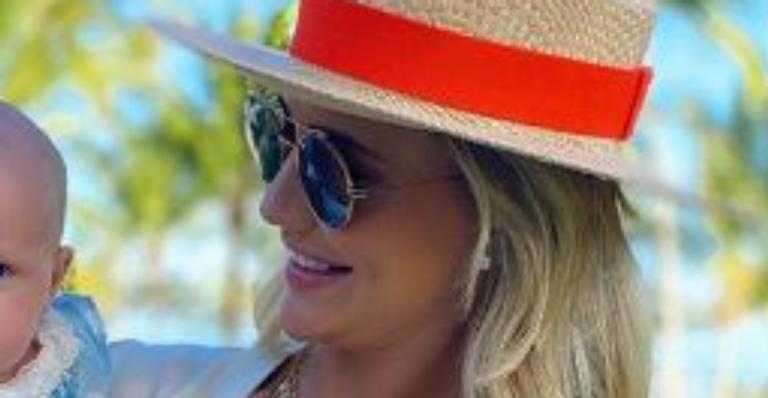 Ana Paula Siebert deixa web boquiaberta com fofura da filha: ”Que olhos são esses?”