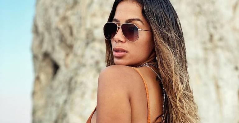 Anitta revela que passou o rodo e pegou mulheres durante as férias: “Foi o que mais fiz”