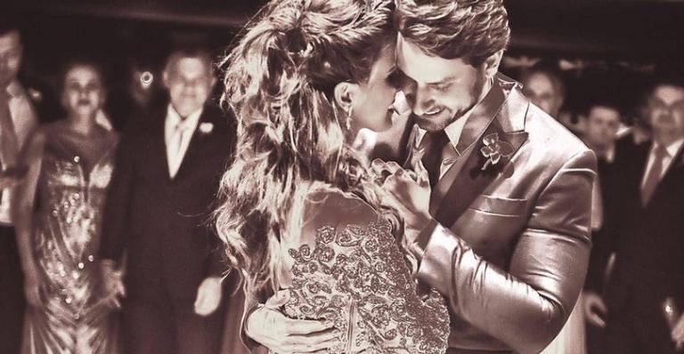 Kamilla Salgado e Elieser Ambrosio celebram quatro anos de casamento: ”Meu príncipe”
