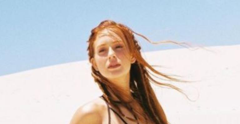 Marina Ruy Barbosa surge deslumbrante em ensaio sensual feito no deserto