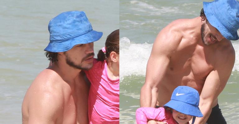 Paizão! José Loreto aproveita calor do Rio de Janeiro e curte dia de praia com a filha