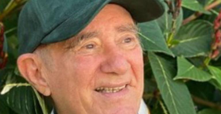 Em clique antigo, Renato Aragão surge ao lado da herdeira Lívian e encanta: “Muito amor envolvido”