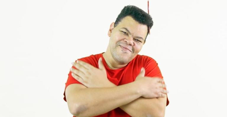 No dia dos irmãos, Babu Santana surge em clique raro com a irmã e faz linda homenagem