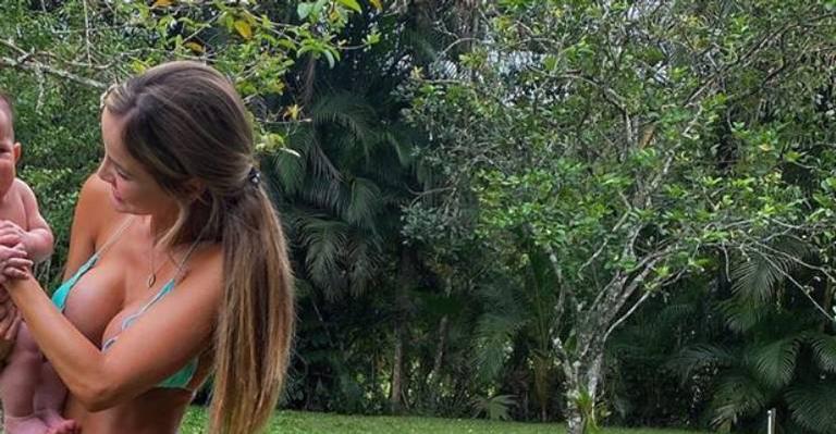 Biah Rodrigues posa de biquíni com o herdeiro e barriga trincada choca fãs: “Mas já?”