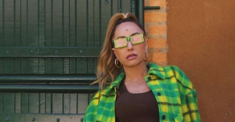 Filha de Sabrina Sato surge usando look rendado e famosos se derretem
