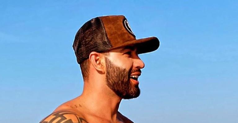 Gusttavo Lima surge em clique sem camisa e exibe corpo atlético: ”Maravilhoso”