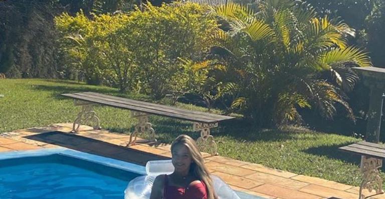 Em cenário paradisíaco, Ticiane Pinheiro ostenta beleza e luxo em clique inédito