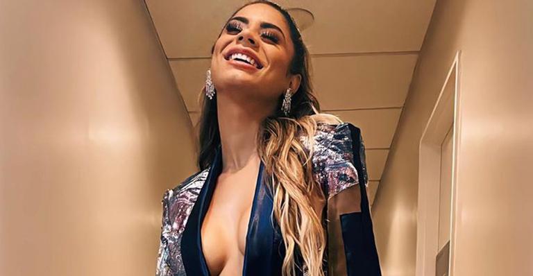 Lexa causa, aparece no Faustão com look arrasador e fã pergunta: “Tem calcinha?”