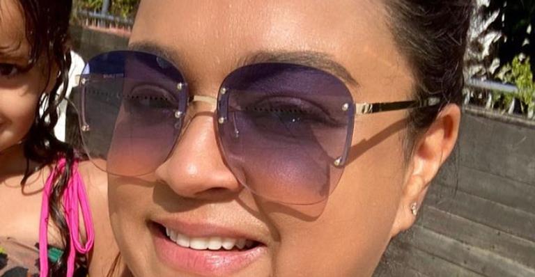 Preta Gil combina biquíni com a neta durante banho de piscina: ”Lindas”