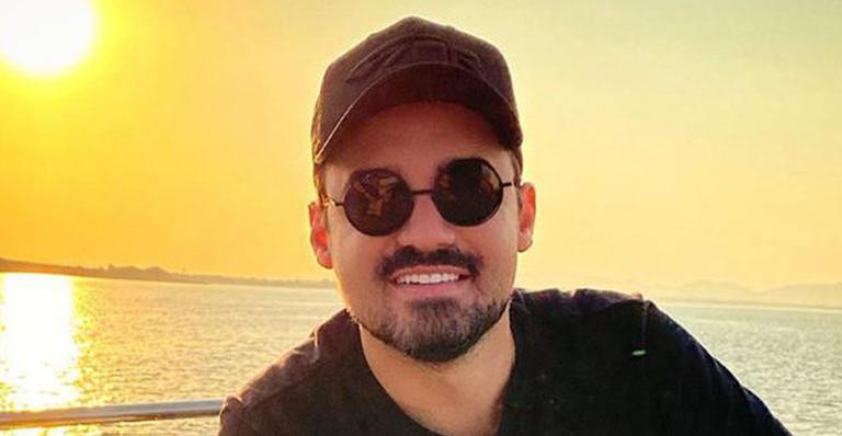 Fã revoltada detona Fernando, diz que ele merece um “par de chifres” e cantor reage com ironia