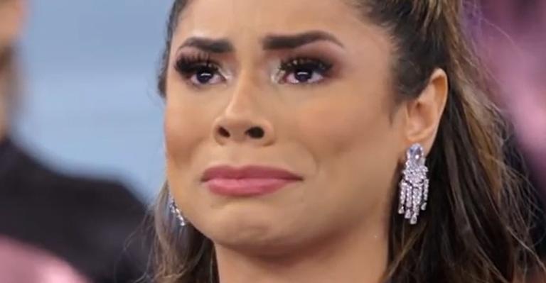 Lexa se emociona ao relembrar vida como padeira antes da fama: “Fiquei com marcas de queimaduras”