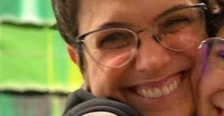 Sandra Annenberg resgata registro especial ao lado da filha e se emociona: ”O abraço mais gostoso”