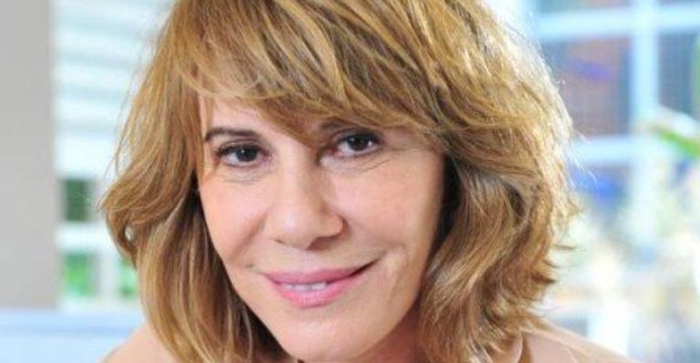Fina Estampa: Danielle decide recomeçar a vida em outro país