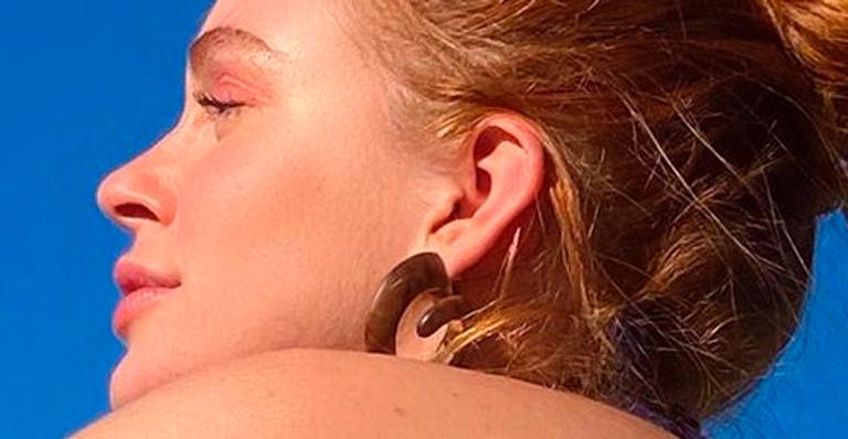 Marina Ruy Barbosa curte piquenique com frente única e detalhe chama atenção: “Até o cotovelo é lindo”