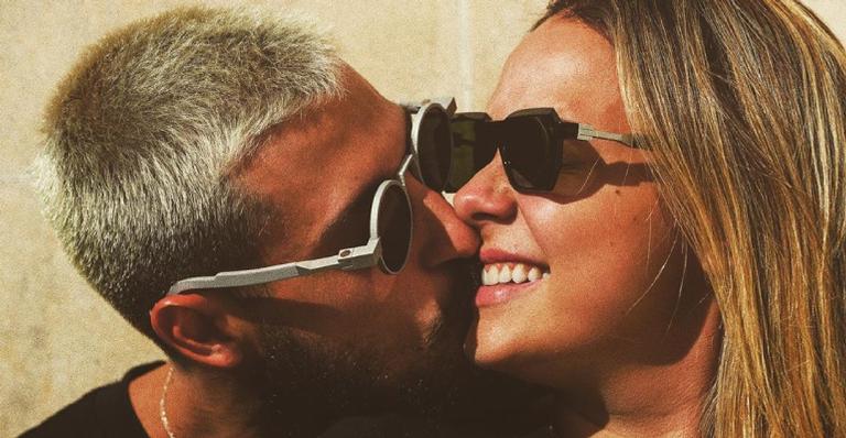 Em clique registrado por ‘parça’ de Neymar, Vinicius Martinez celebra amor com Carol Dantas