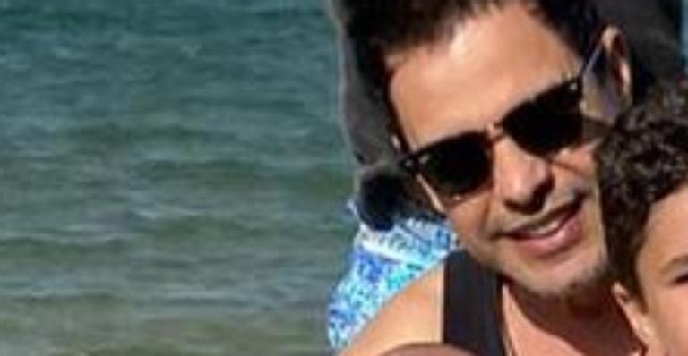 Vovô coruja! Zezé di Camargo relembra clique especial com os netos: ”Bora ser feliz?”