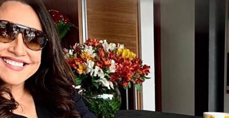 Em momento raríssimo, Ana Carolina surge ao lado da mãe e celebra aniversário