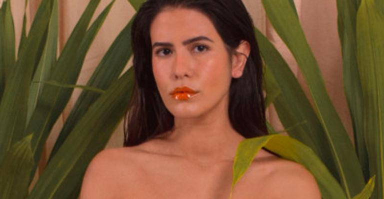 Filha de Glória Pires, Antônia Morais aparece de topless em capa de disco: “Que perfeição”