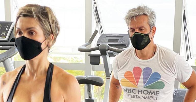 Em dia de treino, Otaviano Costa admira bumbum de Flávia Alessandra: ”Olhar bobo”