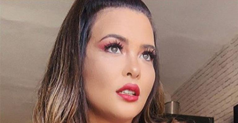 Geisy Arruda aposta em look fetichista e elege decote explosivo em clique: “Até suei”